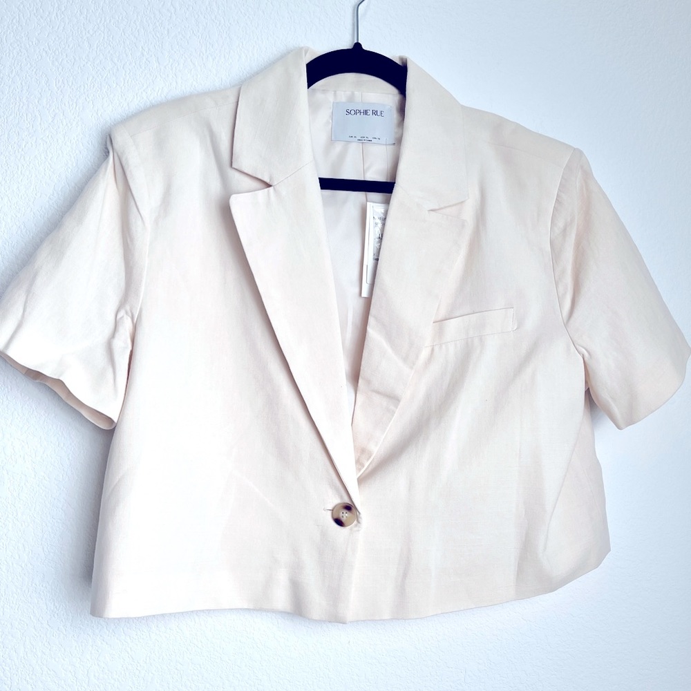 NWT Sophie Rue Crop Beige Blazer. 1 Button. Shoulder Pad. XL. Short sleeve.